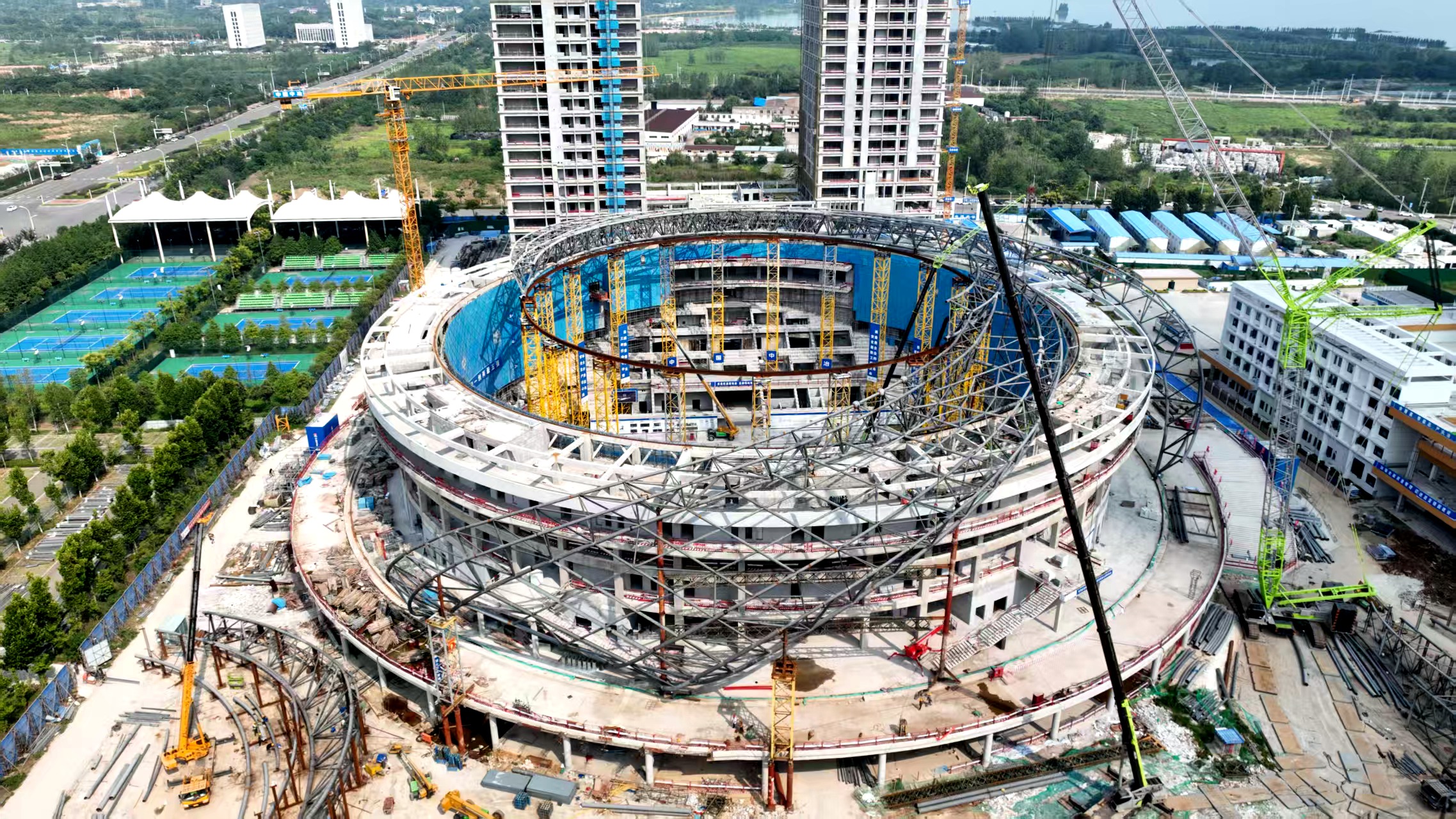 2-黄石大冶湖基地赛训一体馆旋转滑移施工